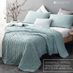 🌸. Light green Quilted Bedding Set